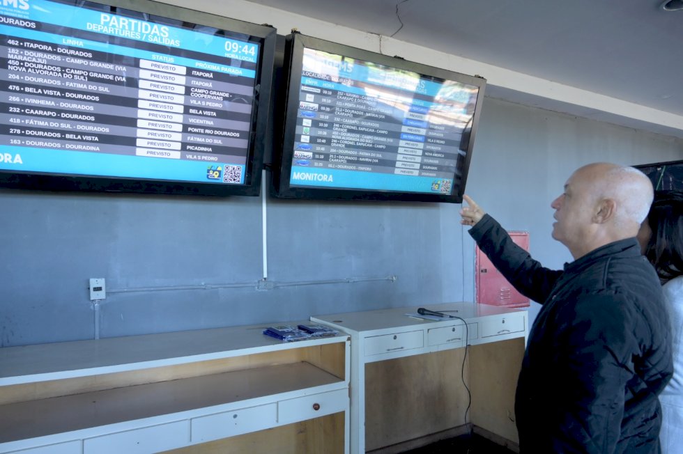 Rodoviária de Dourados recebe painéis de monitoramento