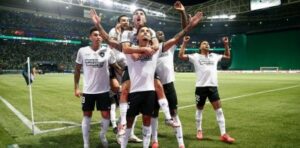 Botafogo atropela Palmeiras e retoma a liderança do Campeonato Brasileiro