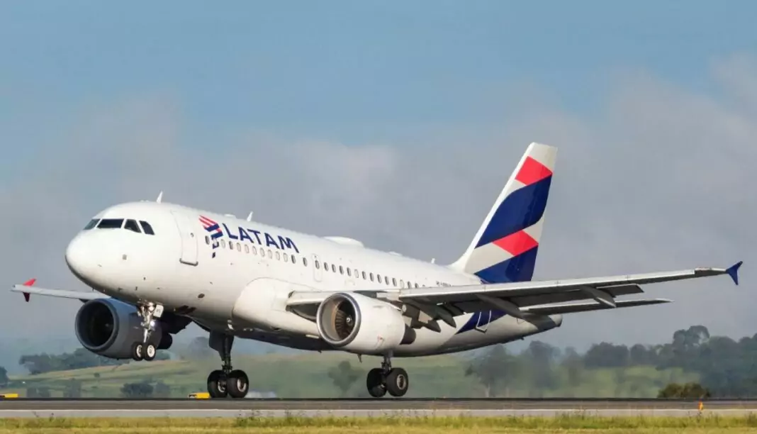 Dourados retoma voos comerciais: Latam aterrissa de novo com avião para 144 passageiros