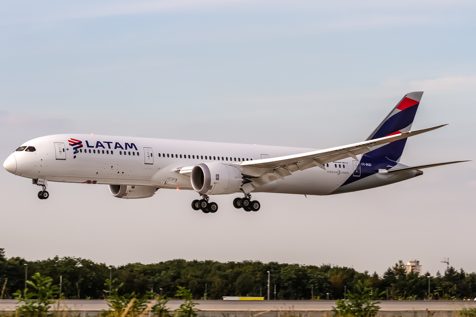 ✈️ Boa notícia para Dourados! LATAM Airlines anuncia voos 6 dias por semana a partir de 2026 🚀