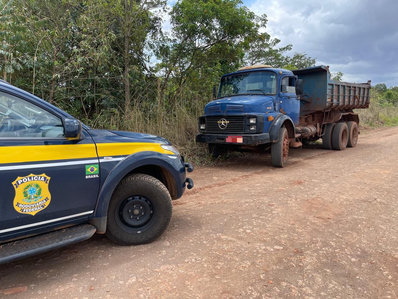 🚨 Ação conjunta recupera caminhão furtado em Dourados! 🚛💨